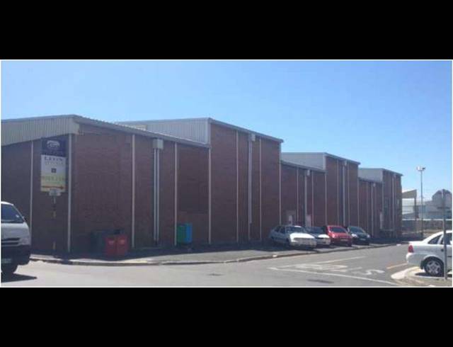 944M² FACTORY TO LET IN WOODSTOCK